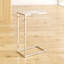 Petite table d'appoint moderne en forme de C en argent avec un design peu encombrant-26345392