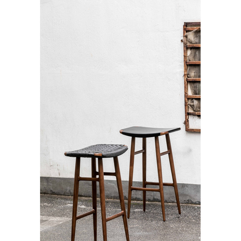 Tabouret Freja, Cuir de selle noir, Noyer naturel