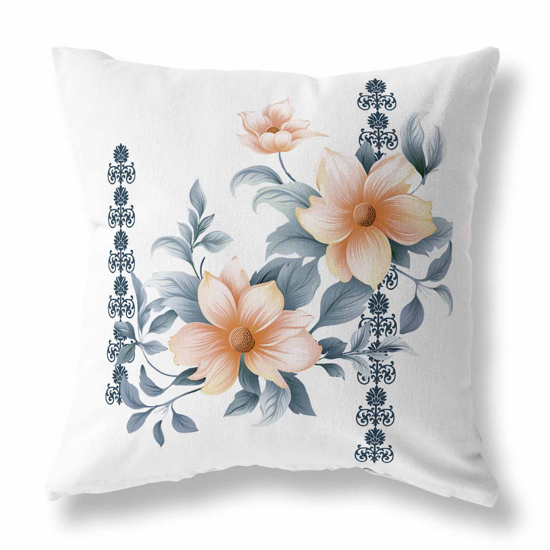 Petal Perfection Floral Square Cushion mit Füllung