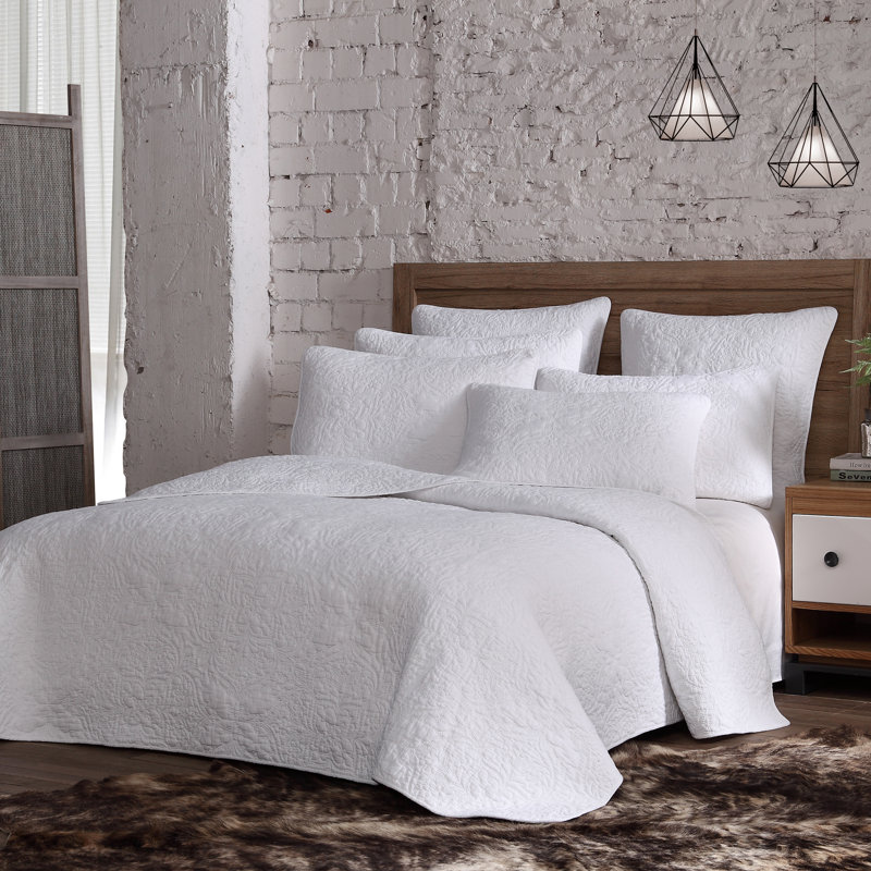 White Twin Cotton Reversible Quilt Set