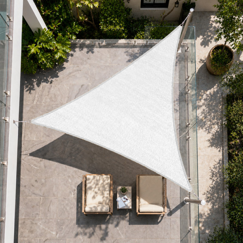 Voile d'ombrage triangulaire Royal Shade avec treuil d'installation, 8 pi x 8 pi x 8 pi, Blanc