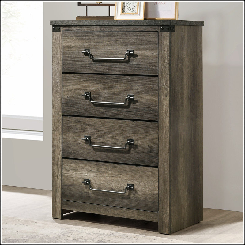 Commode rustique de style campagnard avec poignées en laiton antique, quatre tiroirs en queue d'aronde et finition gris rustique pour une élégance intemporelle