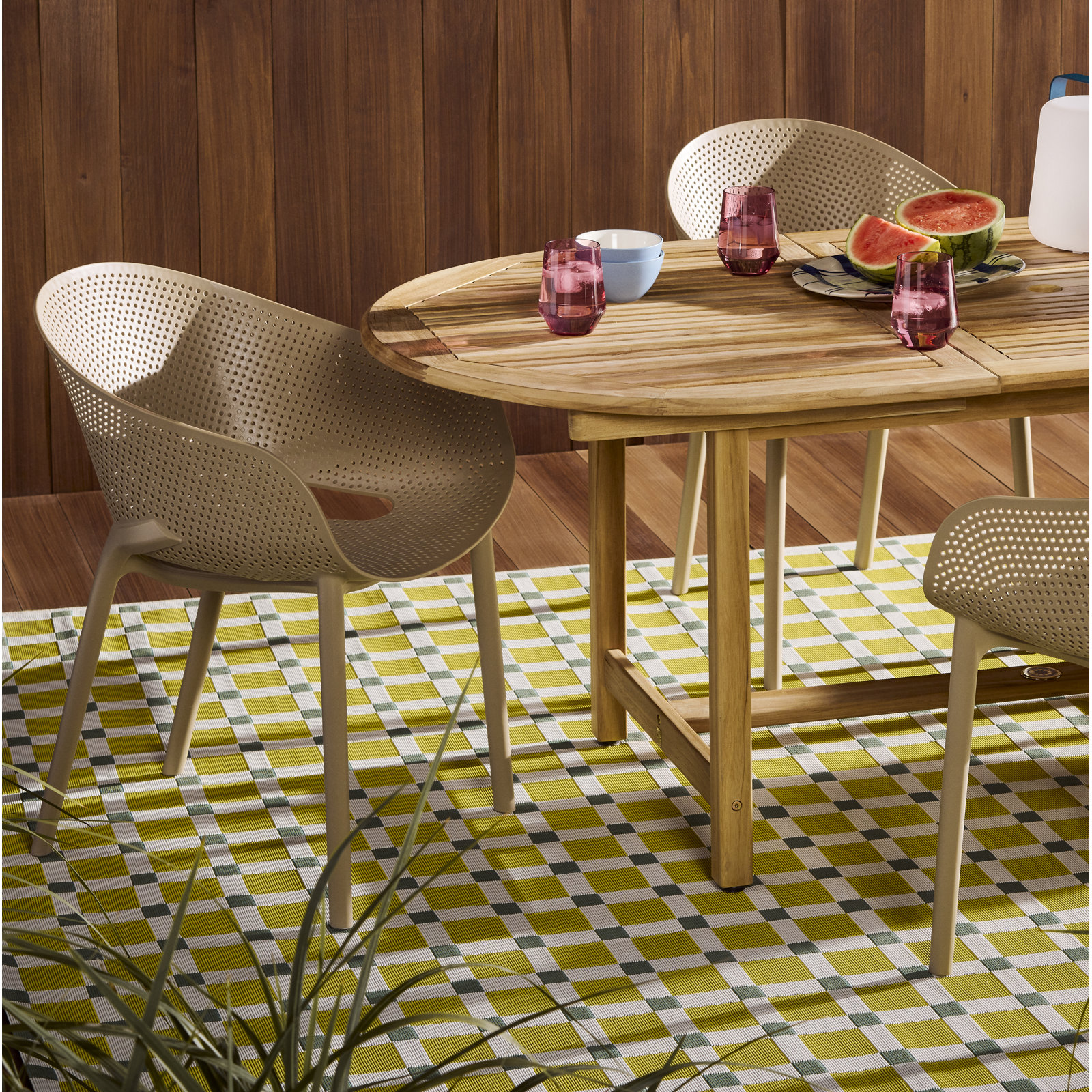 Icon Green Geometric Outdoor Rug, Rectangle 5'3" x 7'6"