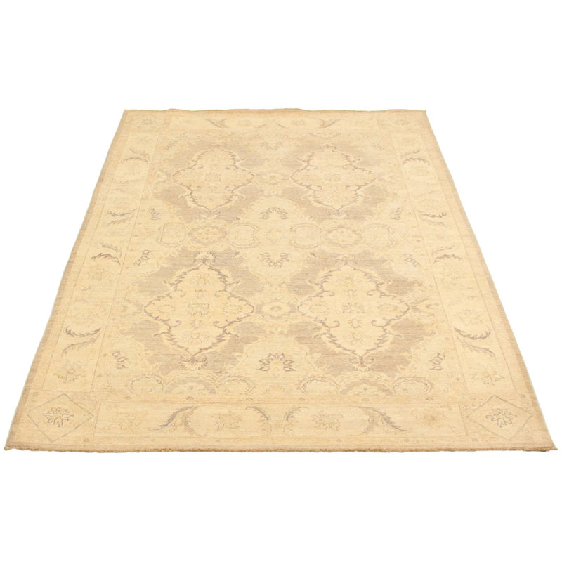 Tapis en laine noué la 2010 ushak beige 5 pi 11 po x 9 pi one-of-kind main Konate