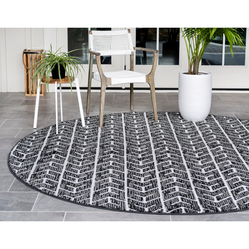 Striped Black Indoor/Outdoor Area Rug, Round 8'