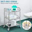 Chariot roulant à trois niveaux en acier inoxydable avec roulettes verrouillables, conçu pour un usage en laboratoire, médical et de salon avec une capacité de poids élevée et un transport sûr.