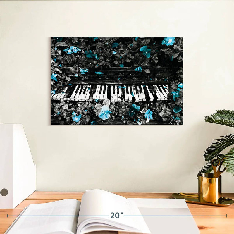 Fleurs sur une touche de piano, H 8 po x l 12 po