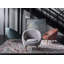 Fauteuil demi-tonneau en velours capitonné l 32 po Razia-558490009
