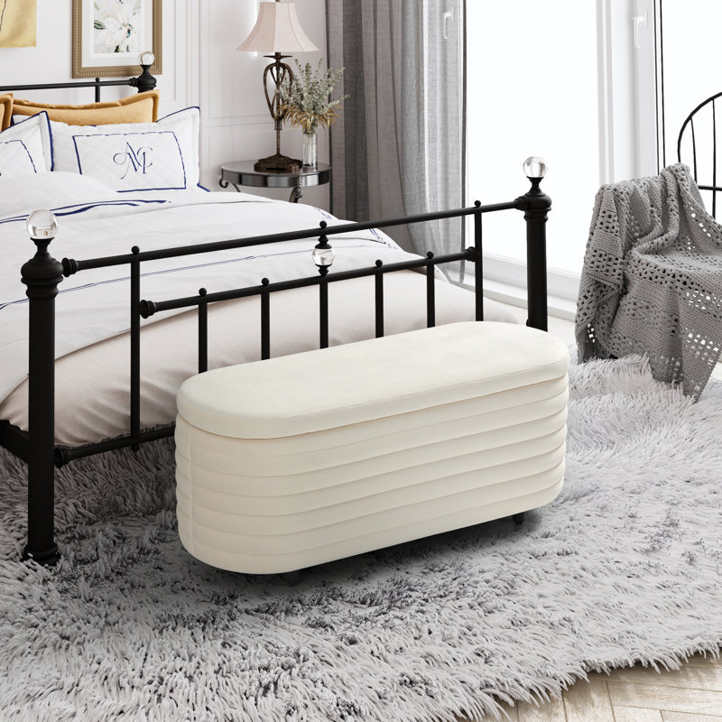 Banc de rangement rembourré en polyester Farrah, Ivoire, H 18,1 po x l 42,5 po x P 17 po