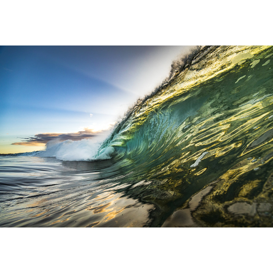 Goldene Welle im Ozean - Leinwandbild