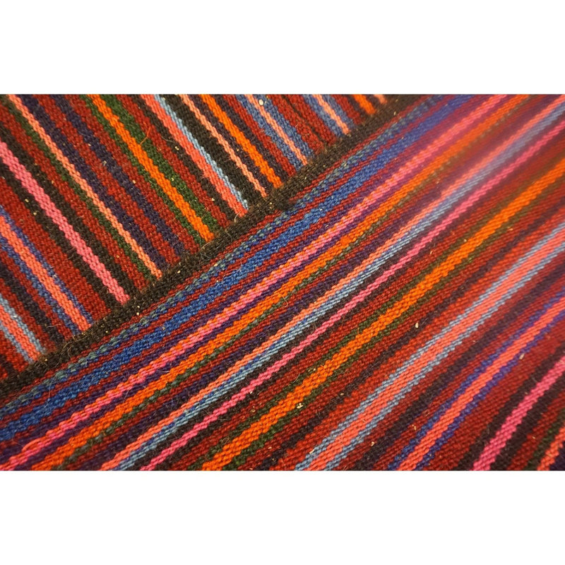 Tapis kilim turc vintage moderne à rayures multicolores des années 1950, tissé à plat en laine, 152 x 183 cm.