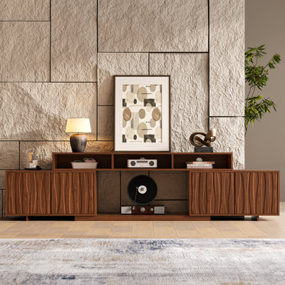Meuble télé extensible de 161 à 240 cm de large, fini noyer, centre multimédia extra-long avec rangement pour téléviseurs jusqu'à 254 cm, style moderne du milieu du siècle avec étagères ouvertes pour salon.