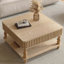 Table basse carrée à plateau relevable avec design cannelé et relevage hydraulique - bois naturel, 31,5 po