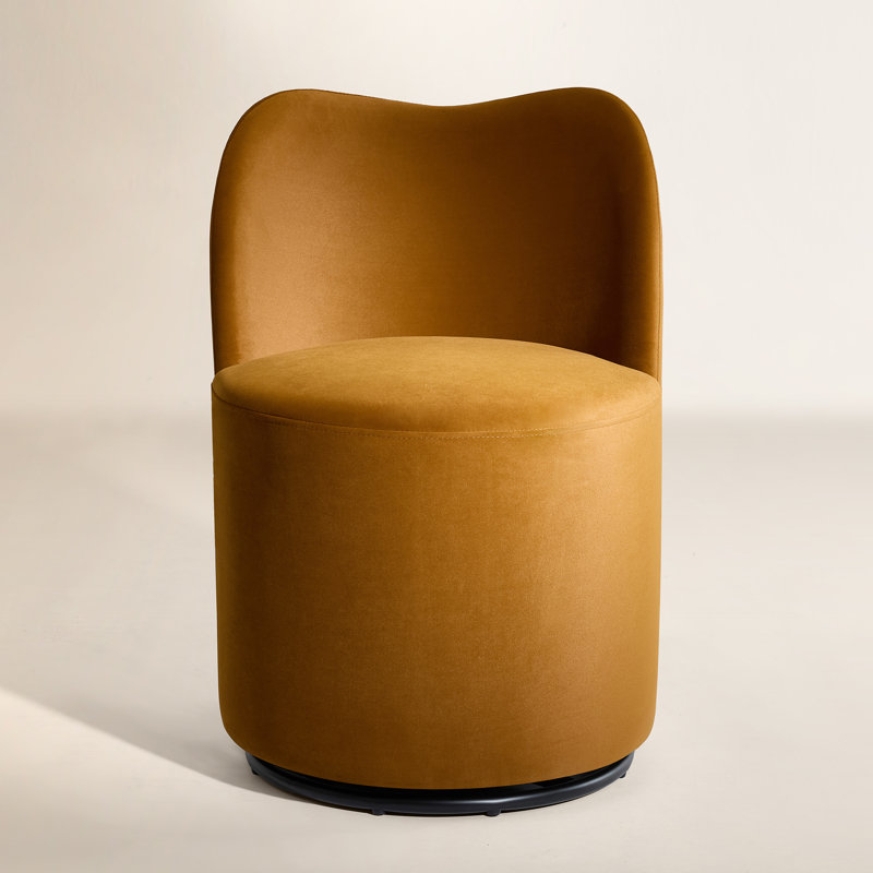 Chaise de salle à manger rembourrée et pivotante avec dossier incurvé et moderne bâton, Camel Performance Velvet