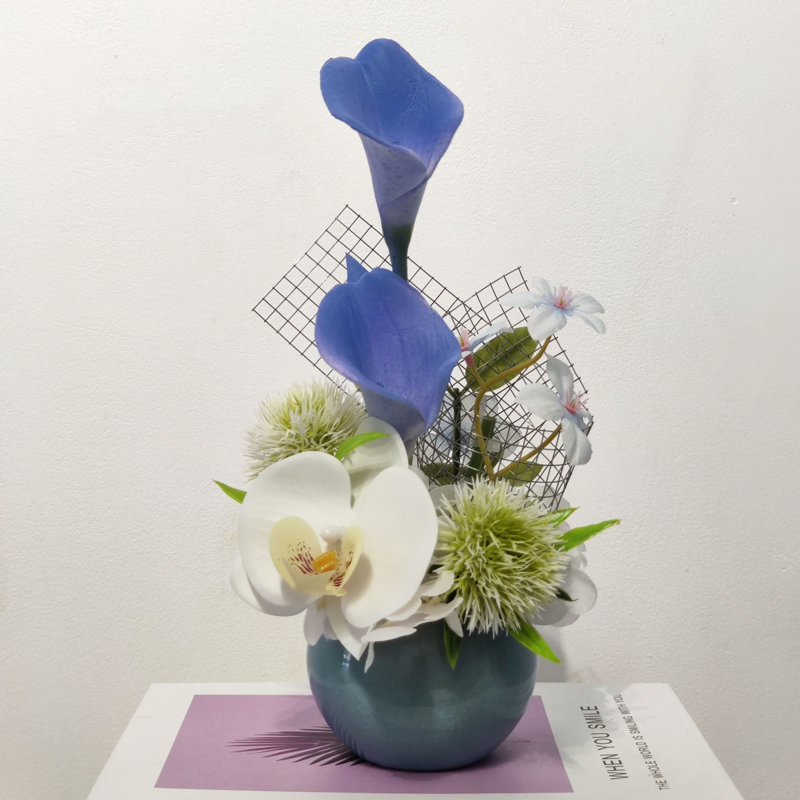 Décoration florale simulée