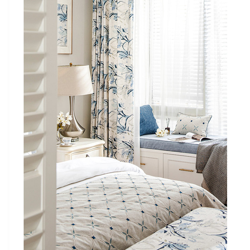 Paire de rideaux obscurcissant Chloe, L 45 po x L 108 po, Blanc / Bleu marine