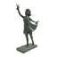 Sculpture fille avec papillon