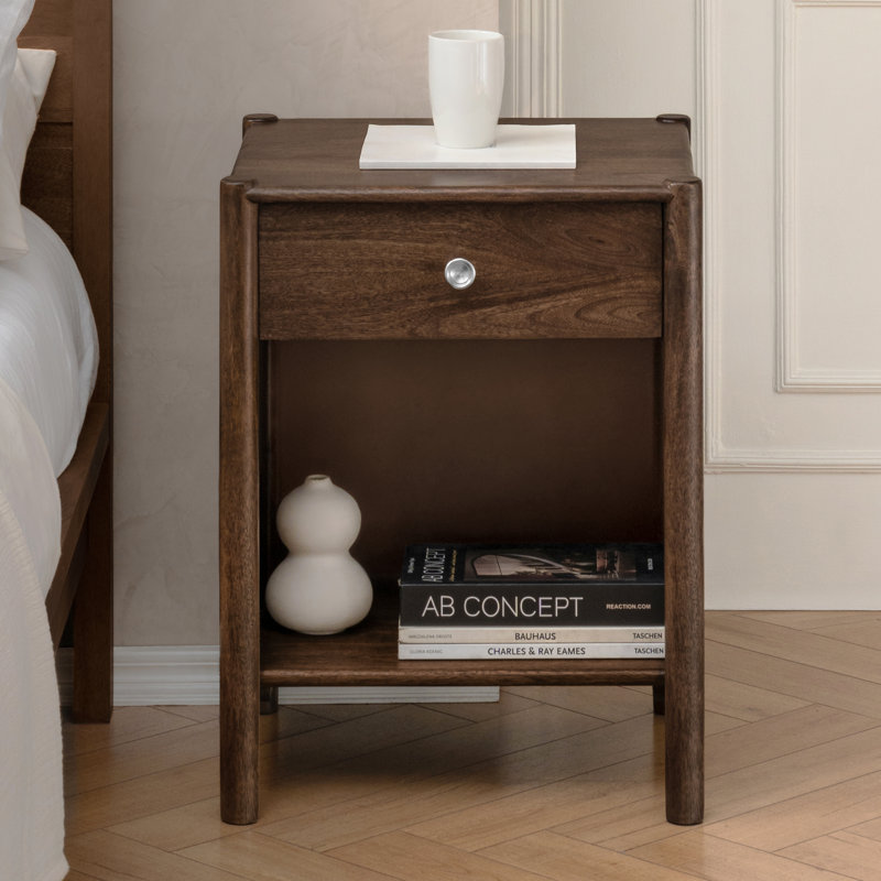 Table de chevet en bois massif Pablo, Hazel Brown