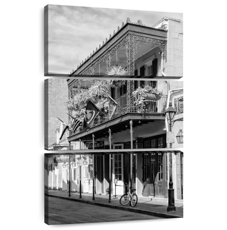 Lilie Black NOLA - restaurant La Nouvelle-Orléans, H 38 po x l 24 po