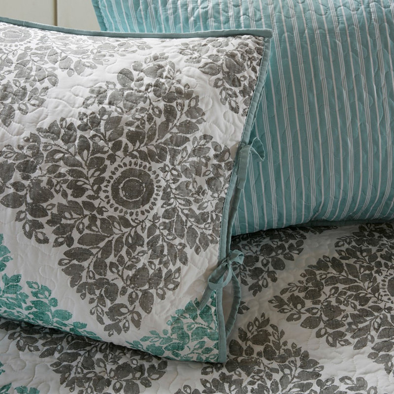Reversible 6 Piece Bedding Sets, Cotton Filled Modern Guest Room