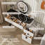 Coiffeuse moderne avec pieds à hauteur réglable et armoire de rangement