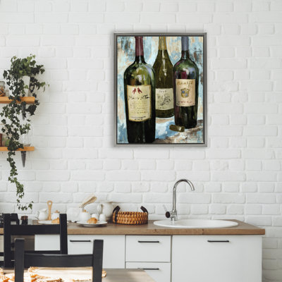 Cadre flottant étiqueté en forme de trio de bouteilles de vin, design par Lanie Loreth