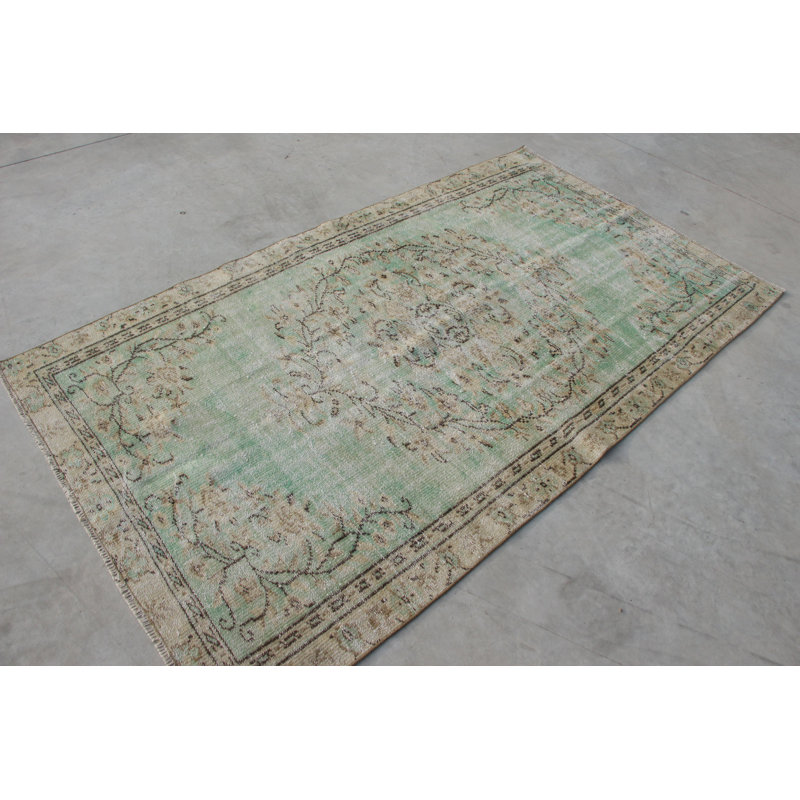 Tapis turc rétro tissé à la main dans des tons de terre, idéal pour ajouter de la chaleur et de la texture à votre salon ou chambre à coucher