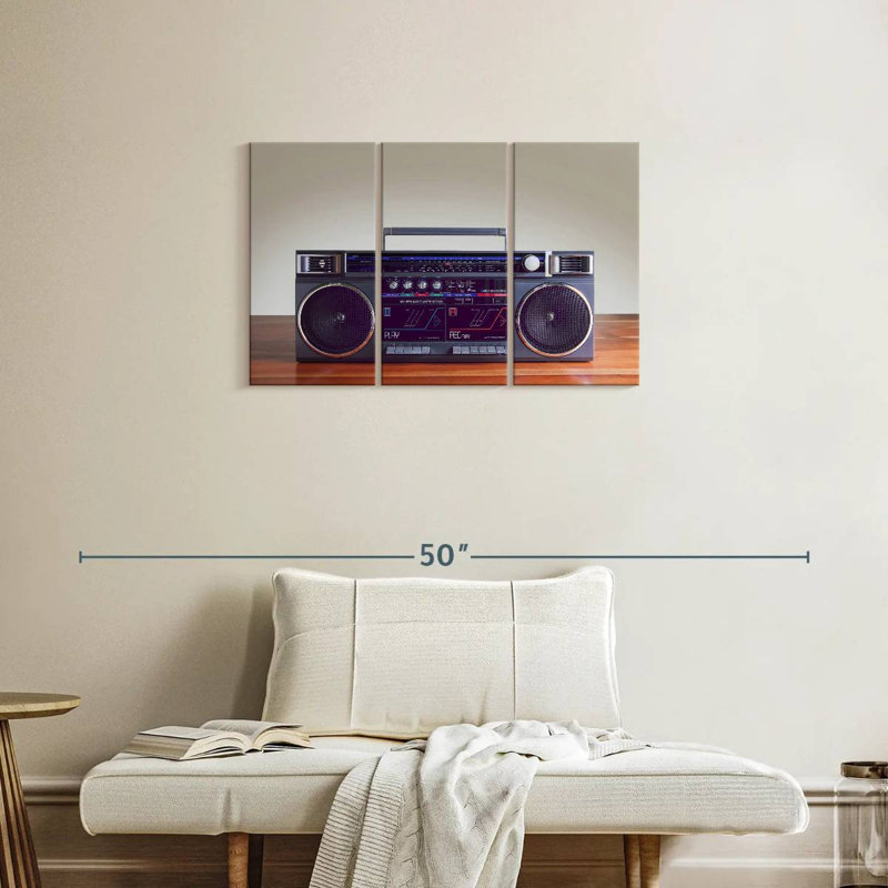 Boombox emblématique, H 20 po x l 33 po