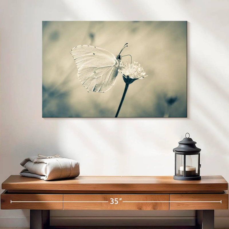 Corbeau papillon blanc et fleur, H 16 po x l 24 po