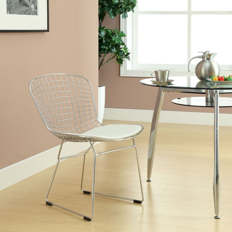 Chaise en fil de fer 