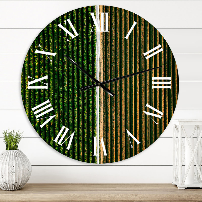 Vue aérienne du champ de pommes de terre - horloge murale traditionnelle, Petit