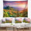 Joli coucher de soleil coloré dans la tapisserie des montagnes-1962238730