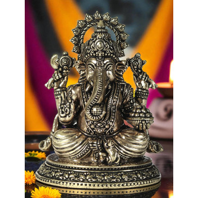 Petite statue de chaturbhuja et de dieu Ganesha avec Laddu