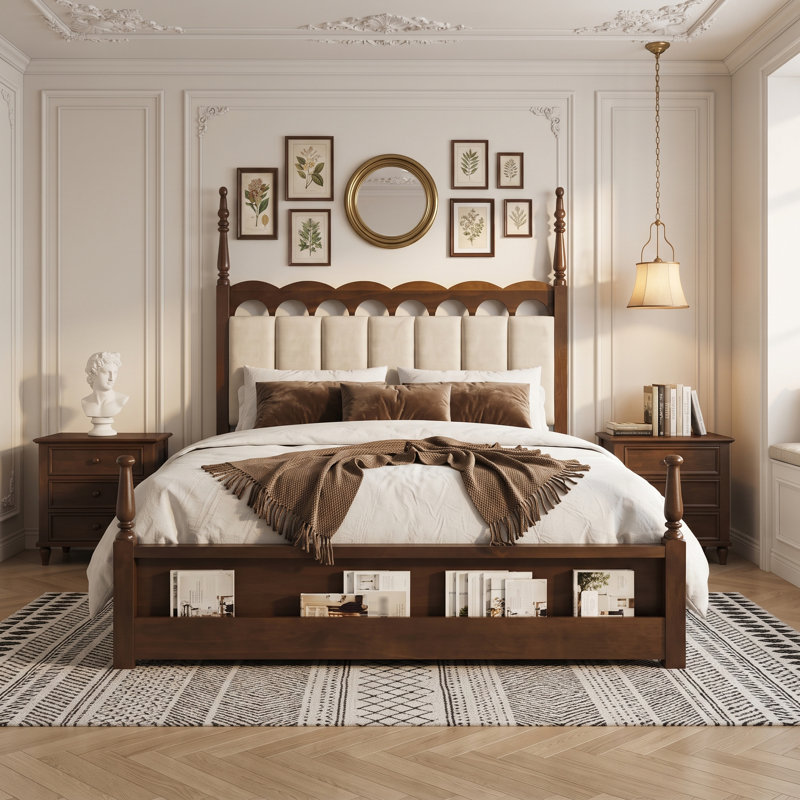 Lit plateforme en bois massif néo-classique Cadell avec tête de lit tapissier festonnée et colonnes, Grand lit, Beige/brun