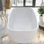 Baignoire profonde et bains tourbillons, surface solide, maison moderne