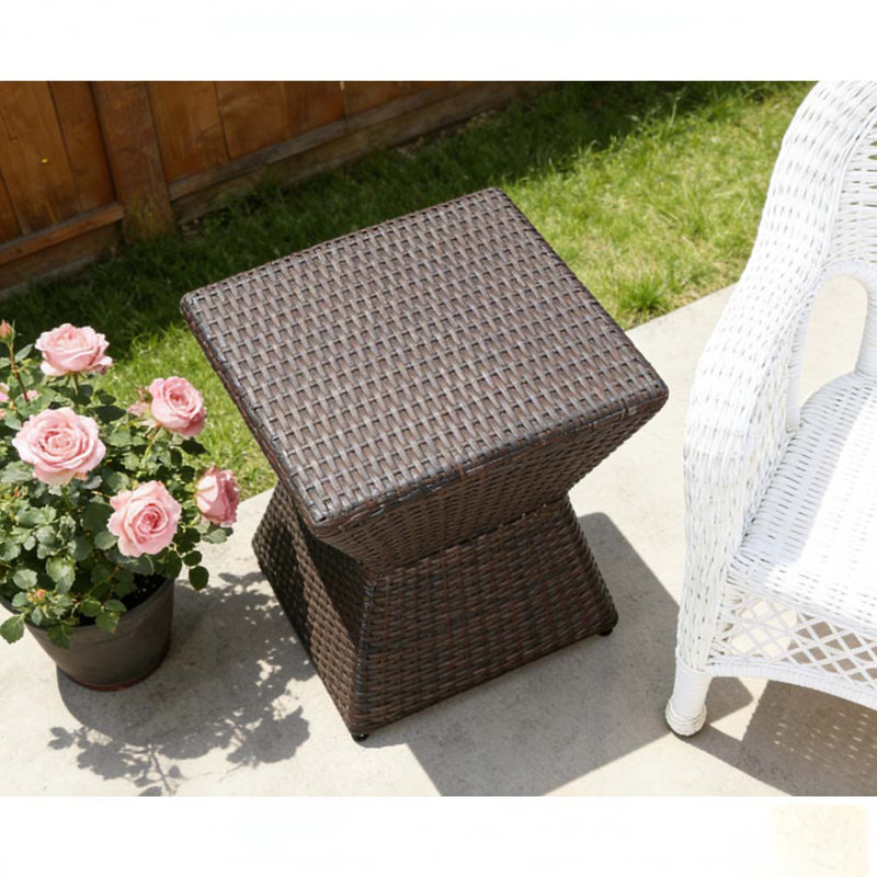 Table de bout d'extérieur en osier