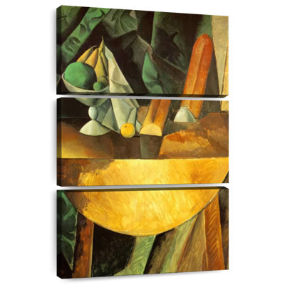 Avery pain et plat de fruits sur une table