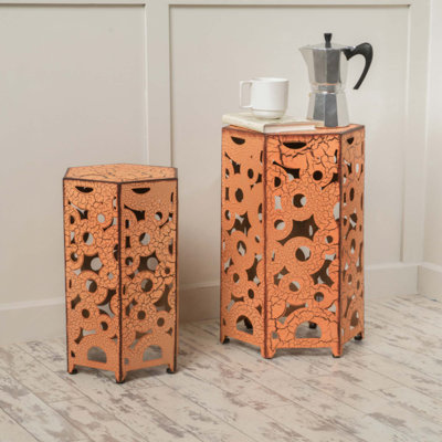 Table d'appoint de patio sculptée complexe - table d'appoint en métal, table de bout multifonctionnelle pour la décoration extérieure, salon, chambre à coucher et entrée