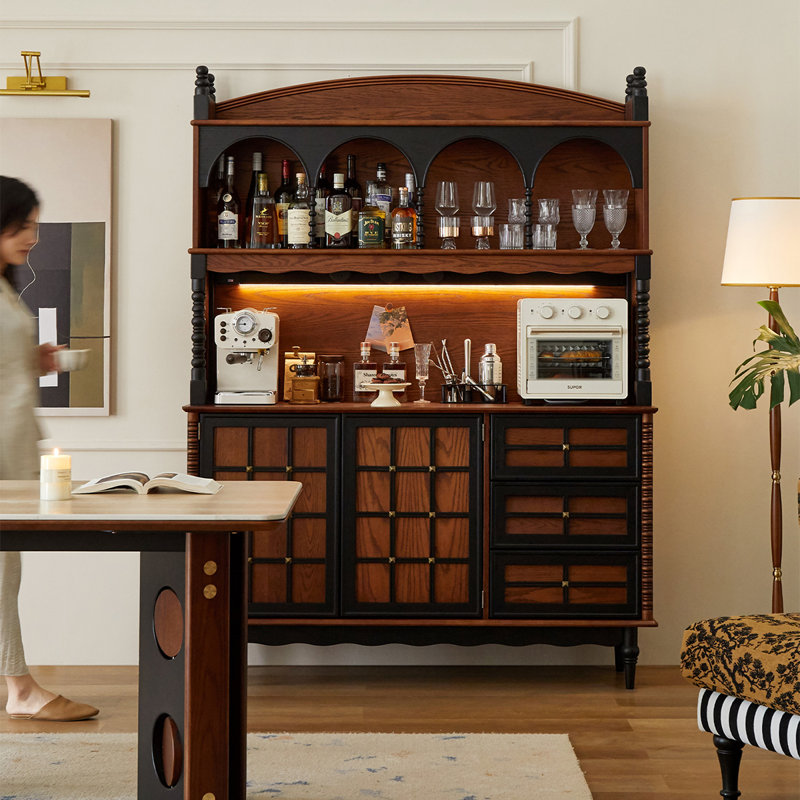 Buffet en noyer massif et bois manufacturé