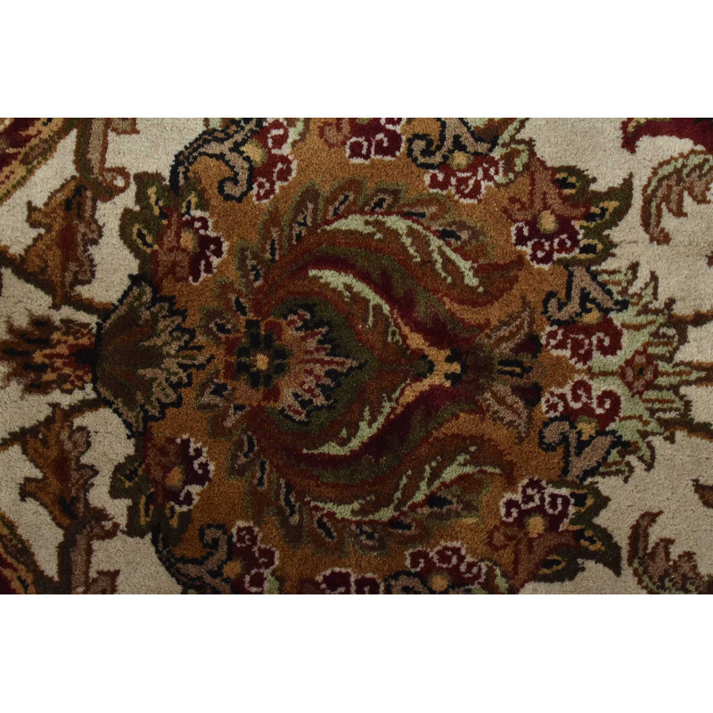 Tapis unique 9 pi 1 po x 9 pi 3 po Govanny