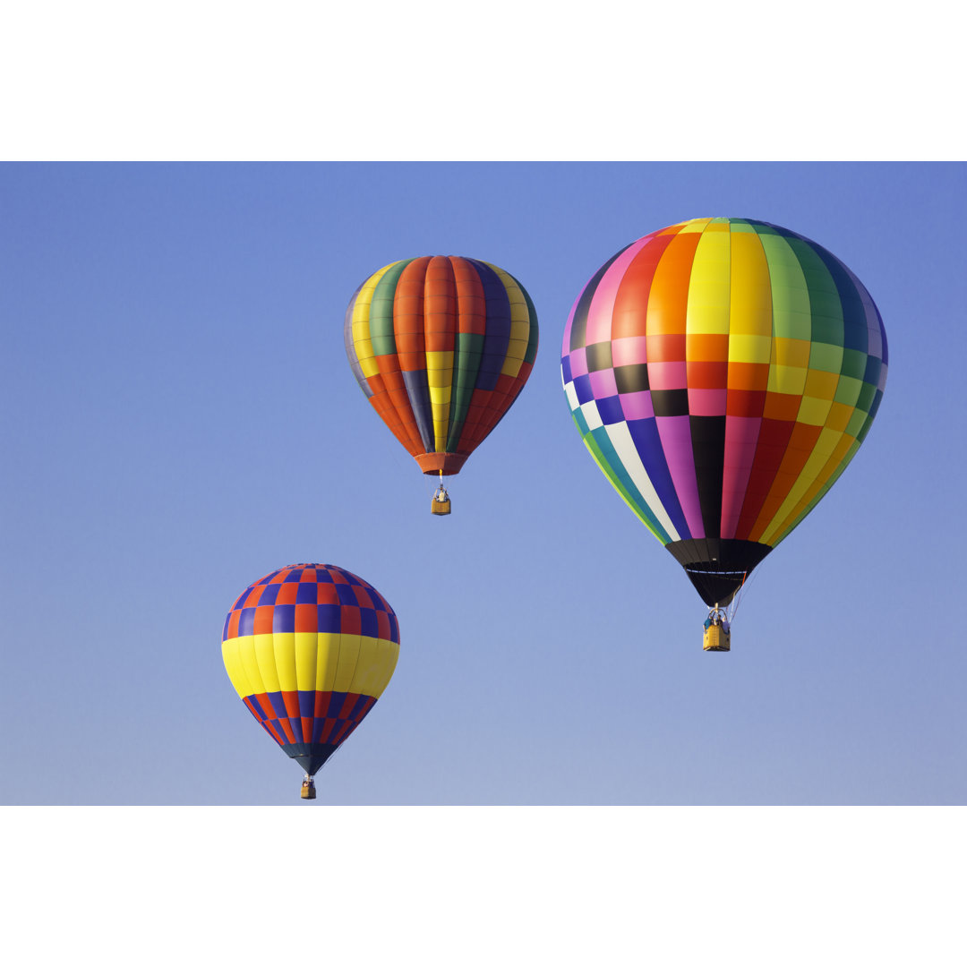 Hot Air Balloons At A Balloon Festival von JodiJacobson - Kunstdrucke ohne Rahmen auf Leinwand