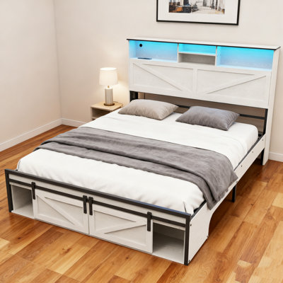 Base de lit grand format Farmhouse avec tête de lit, station de charge et lumières DEL, blanc