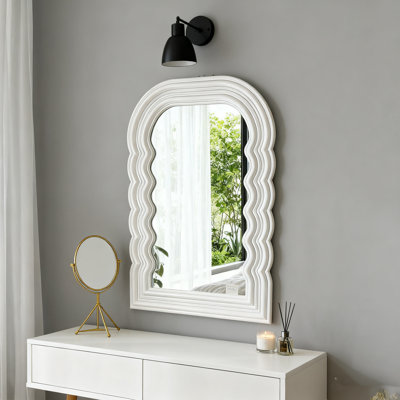 U-Shaped Mirror