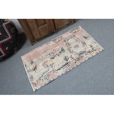 Tapis turc Oushak fabriqué à la main dans un rose subtil pour les entrées avec un design rétro anatolien