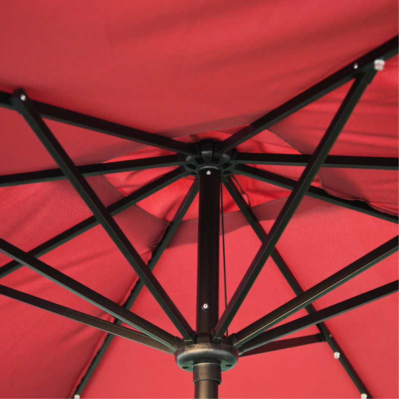 Le parasol de patio rouge avec DEL solaire, inclinable et manivelle, rehausse l'ambiance de la piscine, la fonction d'éclairage à DEL 9 pi x 7 pi, embellit la piscine de jardin,