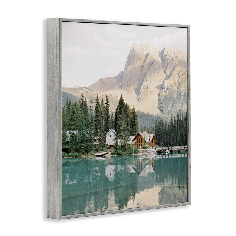 «Lakeside Cabin Landscape», estampe numérique par Justine Milton, Estampe numérique Farmhouse, H 14 po x l 11 po