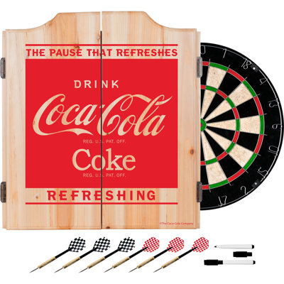 Ensemble de jeu de fléchettes et d'armoires Coca Cola