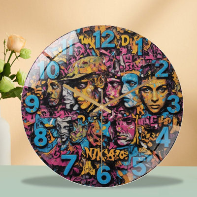 Horloge avec chiffres et graffiti - Horloge murale moderne en verre 12 po