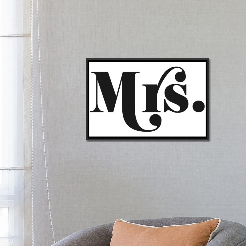 « mme », art textuel sur toile, H 18 po x l 26 po x P 1,5 po, Toile encadrée noire, Pas de tapis