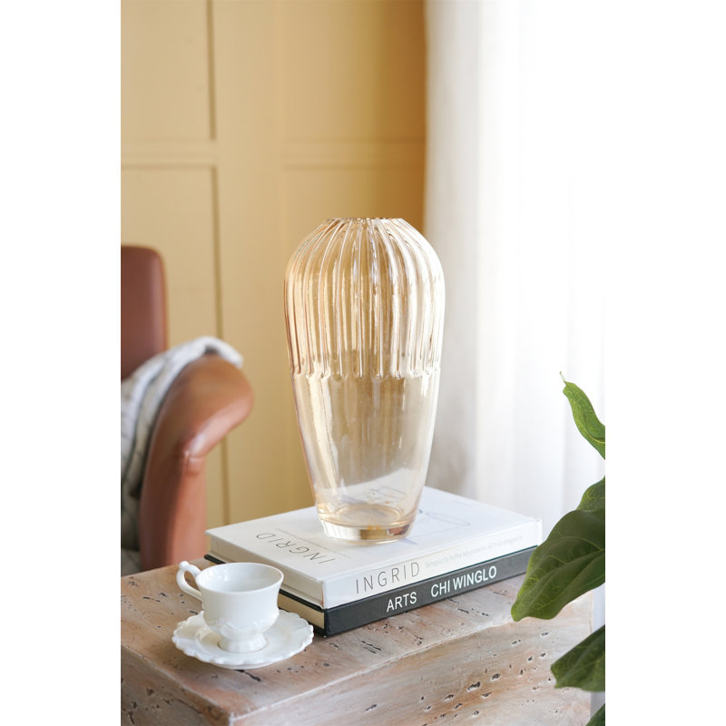 Vase décoratif conique en verre, fini ambrée côtelée, diamètre 15 cm x hauteur 30 cm